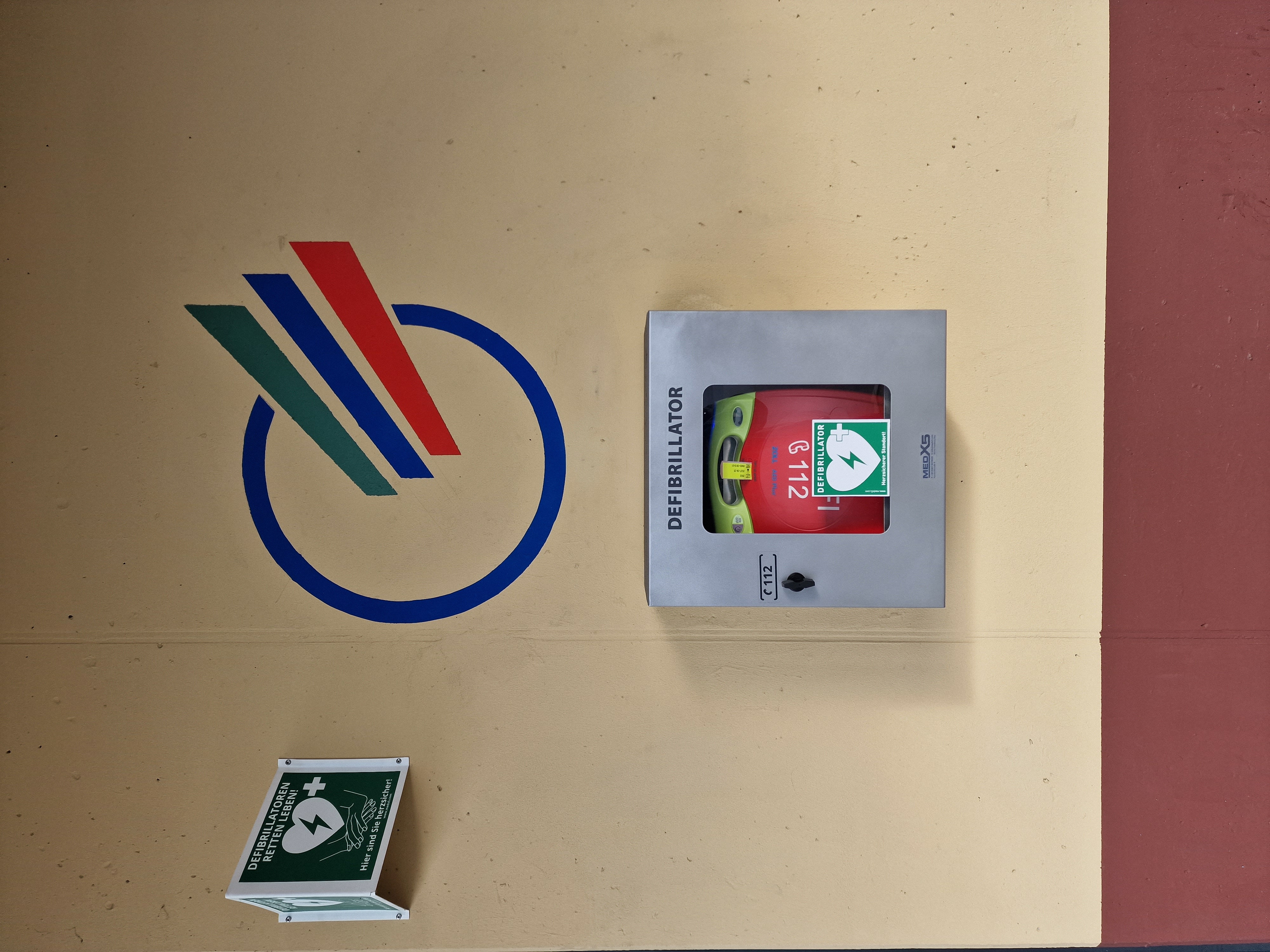 Öffentlicher Defibrillator (AED)